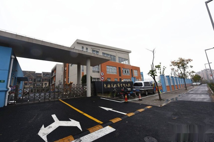 青浦中心医院等等;学校:瀚文小学,复旦附中青浦分校,青浦实验中学