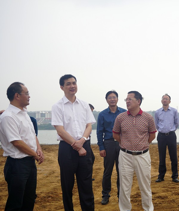 周海兵现场调度白沙洲工业园建设支持产业发展