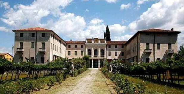 朱莉皮特申请离婚 全国各地的豪宅怎么分?