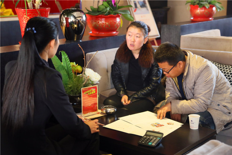 (置业顾问耐心的回答网友的问题)