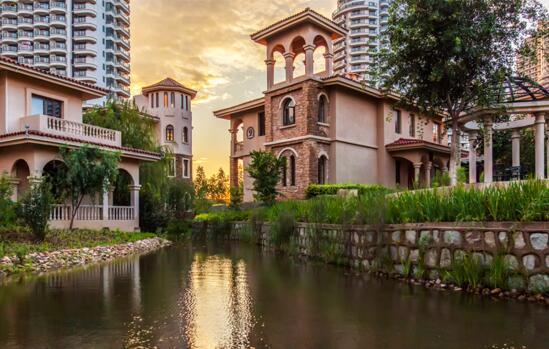 潮涨潮落间 山海同湾色彩斑斓的一天正在上演