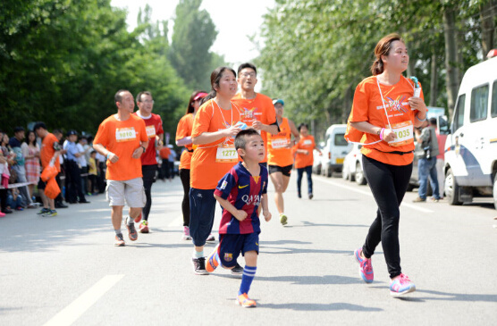 5000人参与 北京首届花马大兴开跑