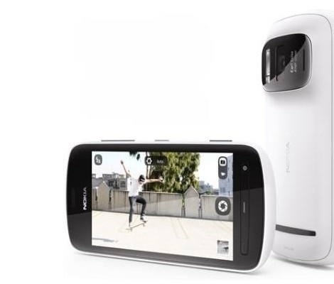 在808之后,诺基亚转而研发运行windowsphone的lumia系列智能手机,虽然