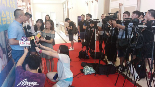 许秋怡徐宝华群星空降佛山,助蒂芬罗兰卖家具