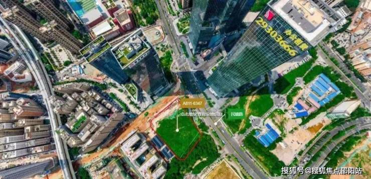 有新区大道,留仙大道等城市主干道,往来车辆不少,还有地铁线路经过