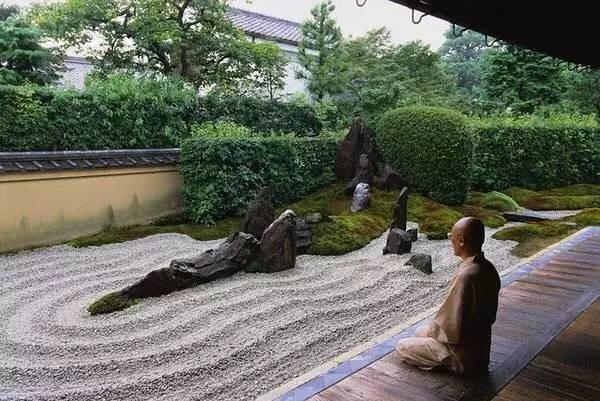 這個獲獎無數的設計師竟是日本寺廟住持而他最愛的卻是枯山水