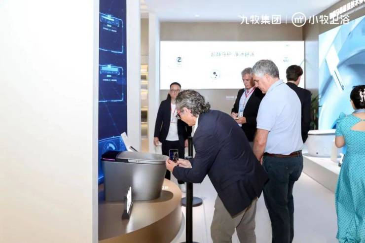 平替国际大牌按上加速键!国际友商上海厨卫展“取经”中国品牌