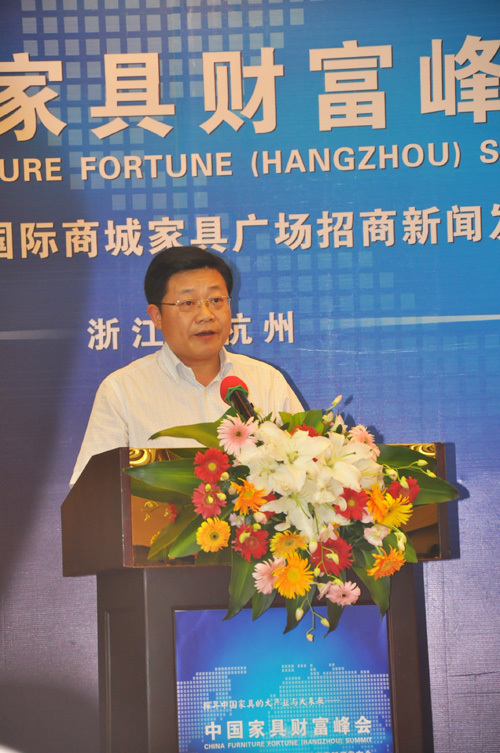 其次,富阳市人民政府副市长裘富水先生也代表政府表明了立场.