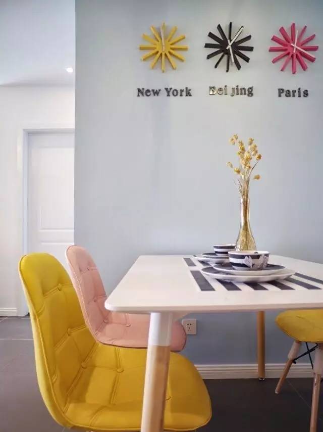 还是黄与粉的搭配,使整个空间的色彩不会乱掉.