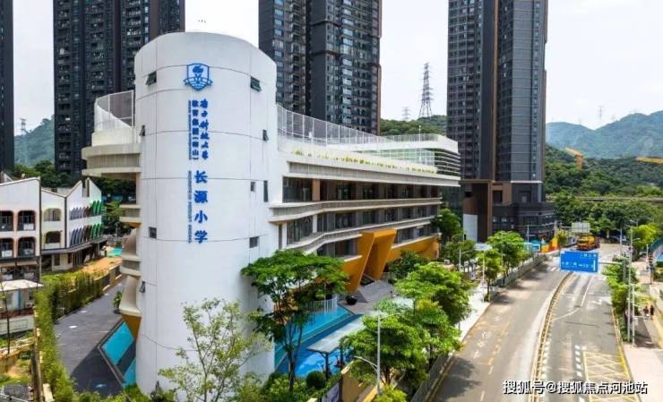 中学有哈工大实验学校,龙珠学校初中部,南山外国语桃源中学三所学校