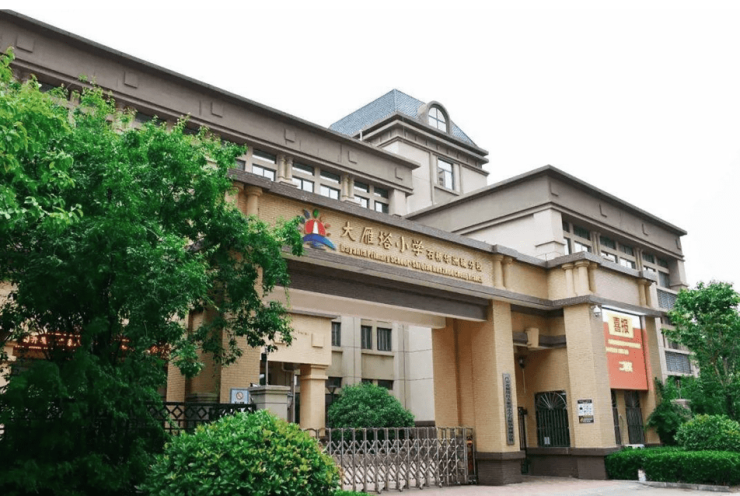【营销中心】南海高芯悦澜优缺点横厅阔尺户型公建化玻璃立面占位丝路软件城(图4)
