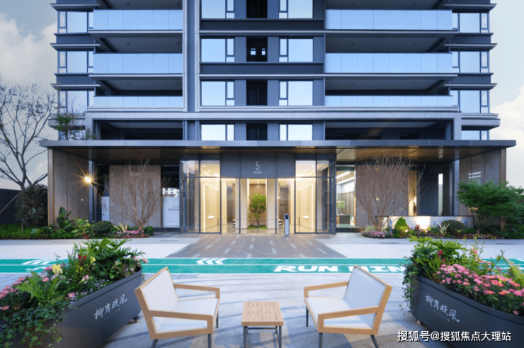 全国第九座柳岸晓风——绿城&德润 柳岸晓风,占位绿城高端产品序列