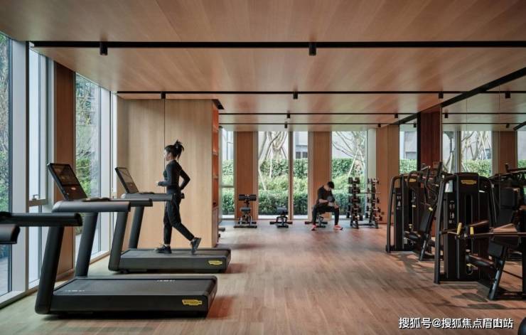 独立泳池会所管家服务:由「蔚蓝俱乐部」专业,细致,充满活力的服务