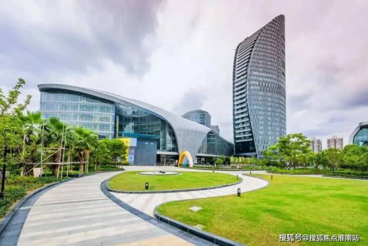 【交通配套】 二纵三横四轨五隧道二纵:中环高架步行距离约1km(数据