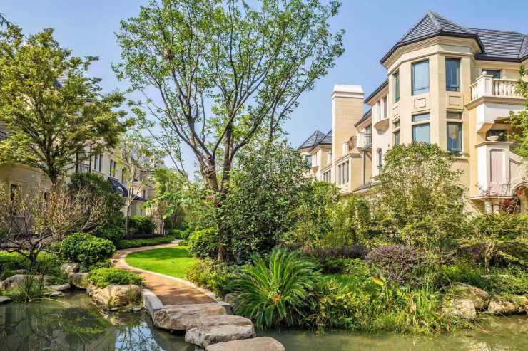 绿城玫瑰园二期售楼中心：将度假体验融入日常居住(图4)