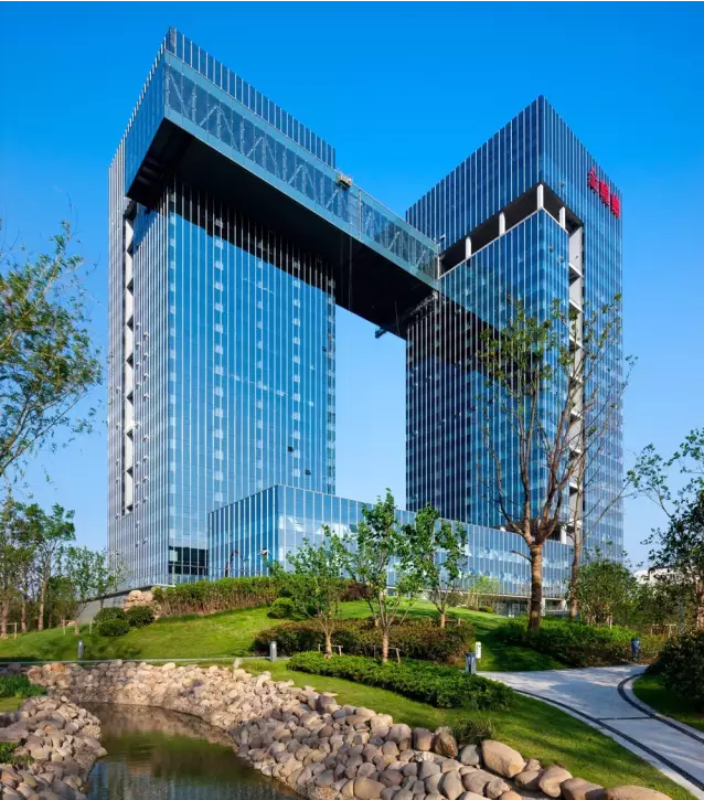 我常年在苏州出差工作,在苏州金螳螂的品牌可是无人不知无人不晓,我