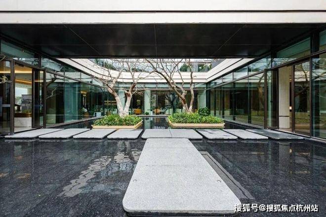 中铁咏月台(售楼处)官网-中铁咏月台营销中心电话-环境-户型-价格-地址-楼盘详情-配套-电线(图1)