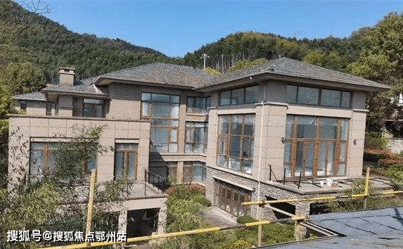 位於杭州市臨安區,臨安高速口附近項目名稱:山湖印(獨棟別墅,地下一層