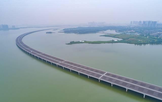 沌口长江大桥通车沌口能直抵江夏骨干交通工程同日建成汉江大道解放