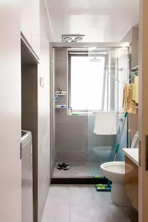 总的来说卫生间不算小,设计师考虑到家没有阳台,很多上海业主家都把