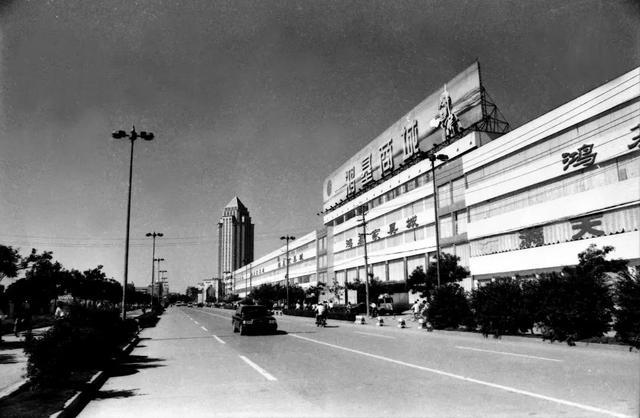 回忆杀这些新老照片记录了盐城40年的城市变迁