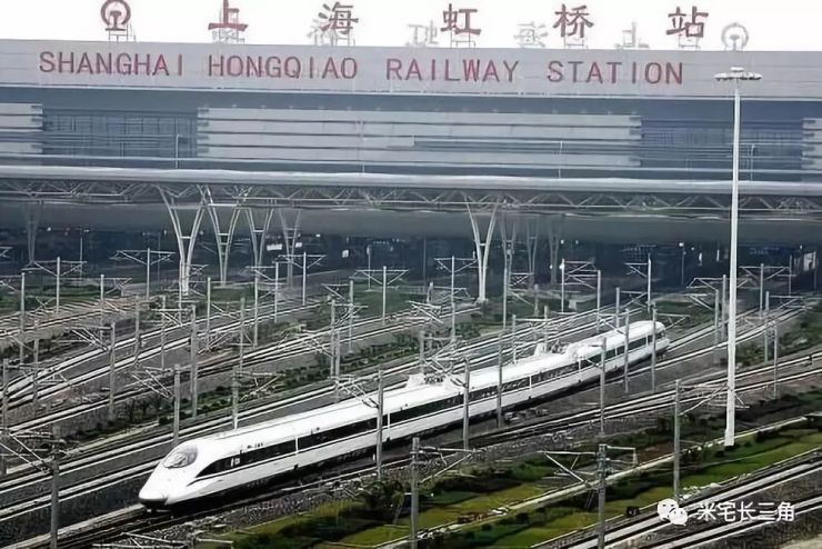 四项"巨无霸":(1)交通巨无霸,日客流量32万人次的虹桥空铁综合枢纽;(2