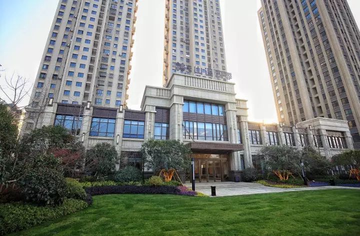 凉凉镇江豪宅大手笔促销每天不卖5套售楼员不许下班