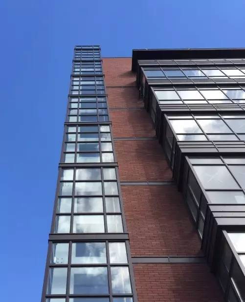 楼梯间外立面实景图