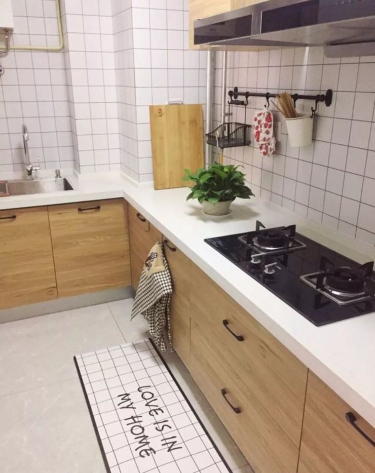 原木色橱柜让厨房更自然大方