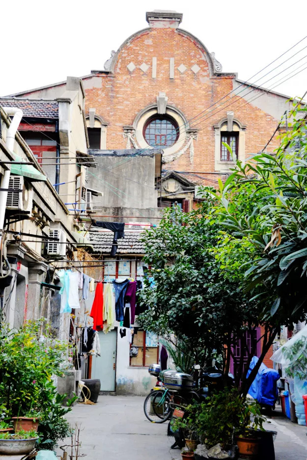 摩登新圣地—丰盛里而坐落在茂名北路255弄的丰盛里,这块曾以10亿元