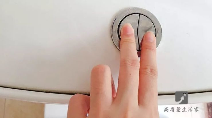 马桶水箱上一大一小的按钮,这些年用错了,白交了好多水费!