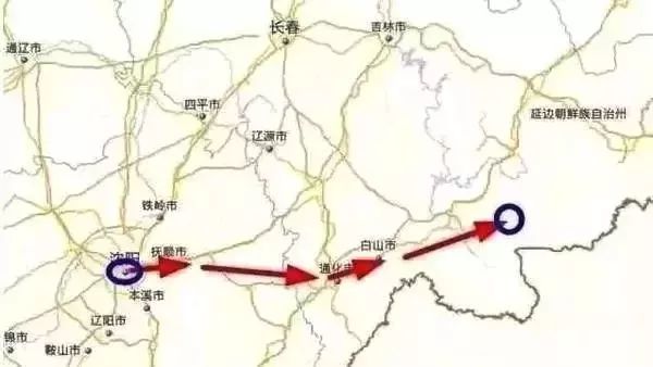 接著向東以隧道形式下鑽鶴大高速公路,通化市一級路後在長流設通化