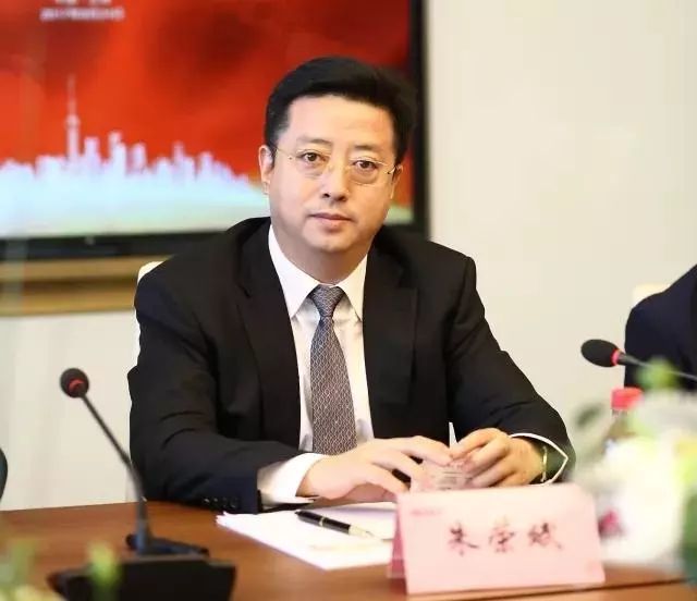 则主管财务,证券,金融,法律,信息化等方面;阚乃桂则主抓合约管理工