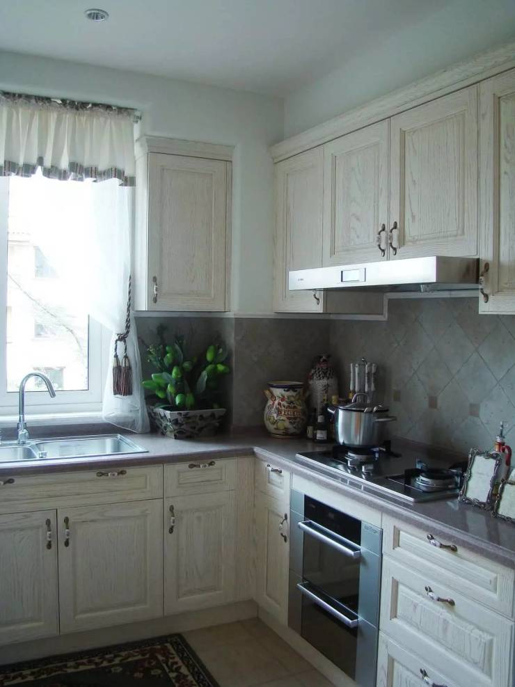 厨房定制的整体厨房,使三角形的区域得到了最大化的利用