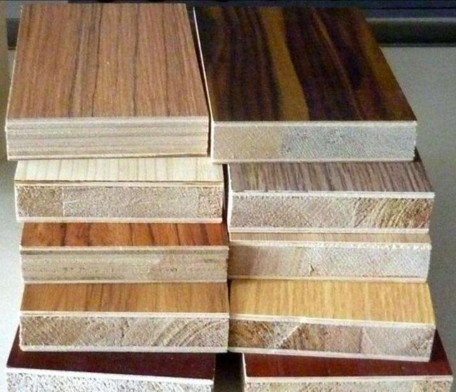 有拼条木芯板的还有多层实木板,多层的要比拼条的价位高,多层生态板也