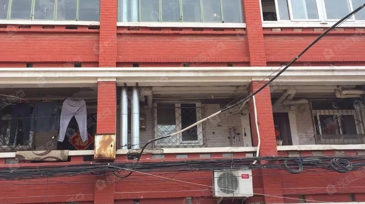 龙潭北里一套简易楼出售光明小学可*随时看房