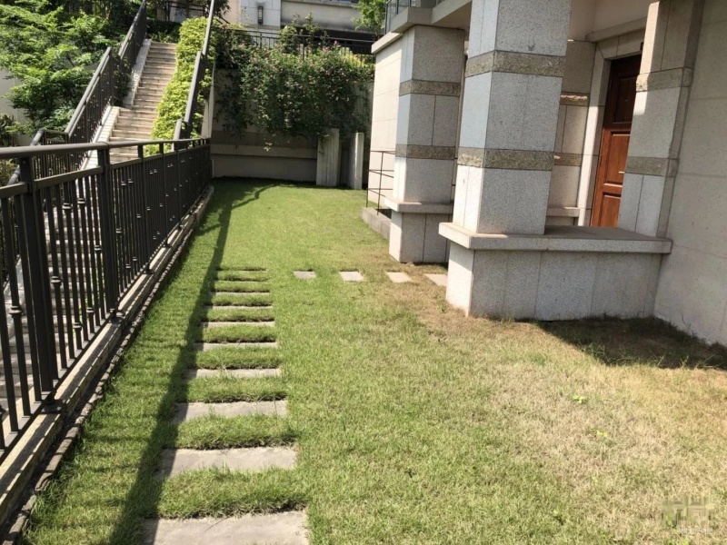 东原嘉阅湾联排端户别墅 大花园 二楼看江 读西师附中