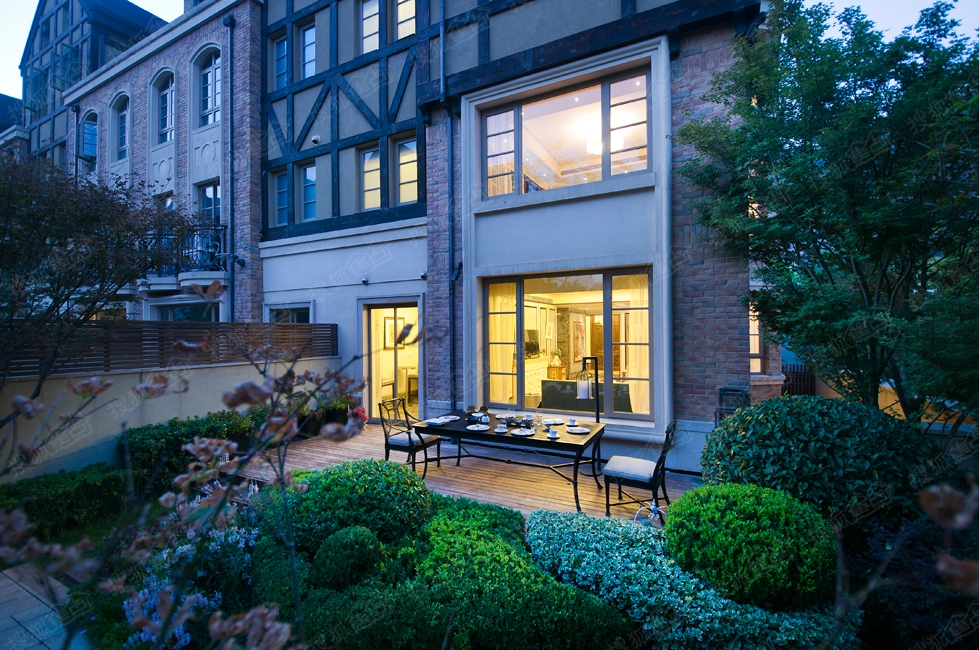 普罗旺世温泉别墅